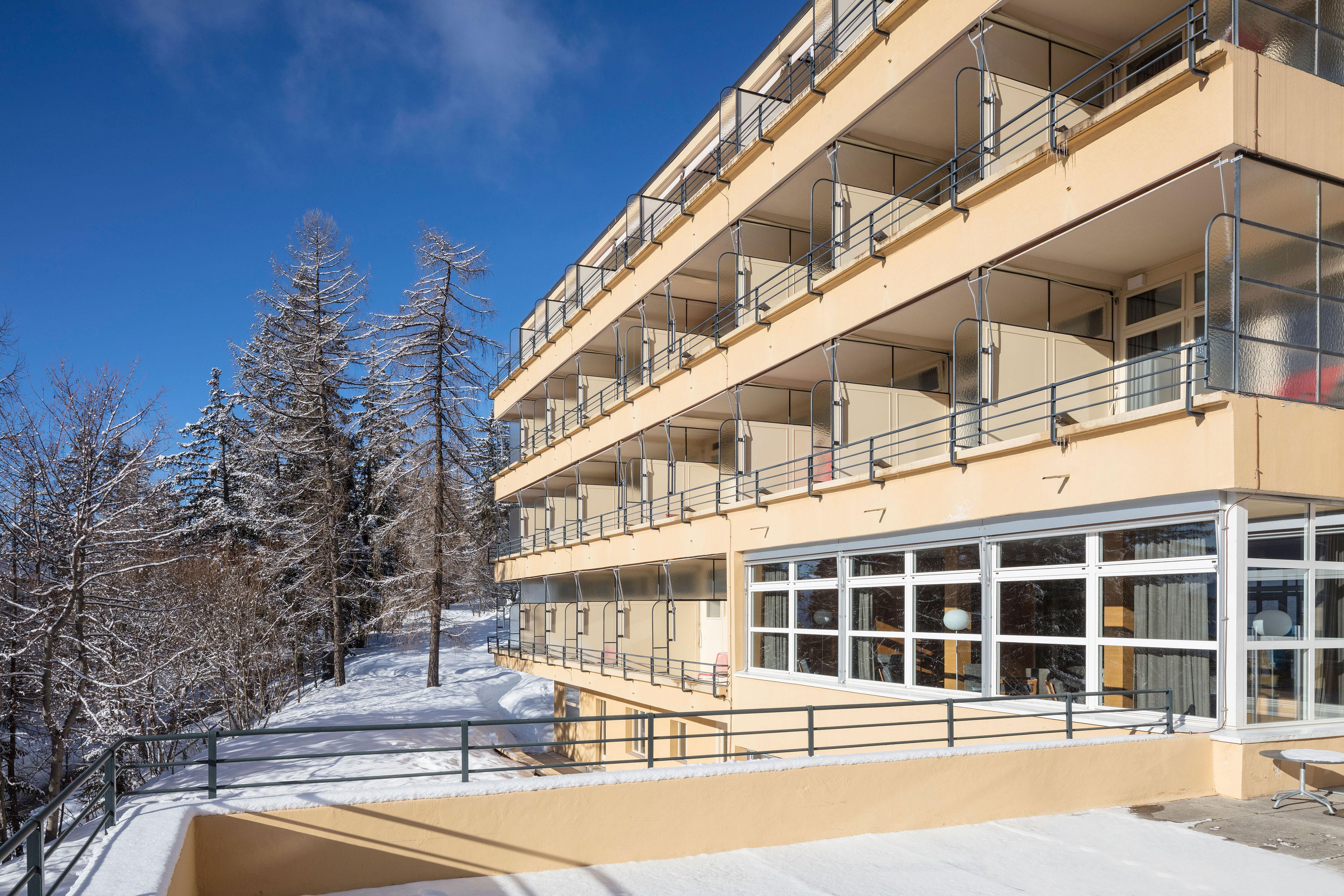 Crans-Montana Youth Hostel Exterior photo