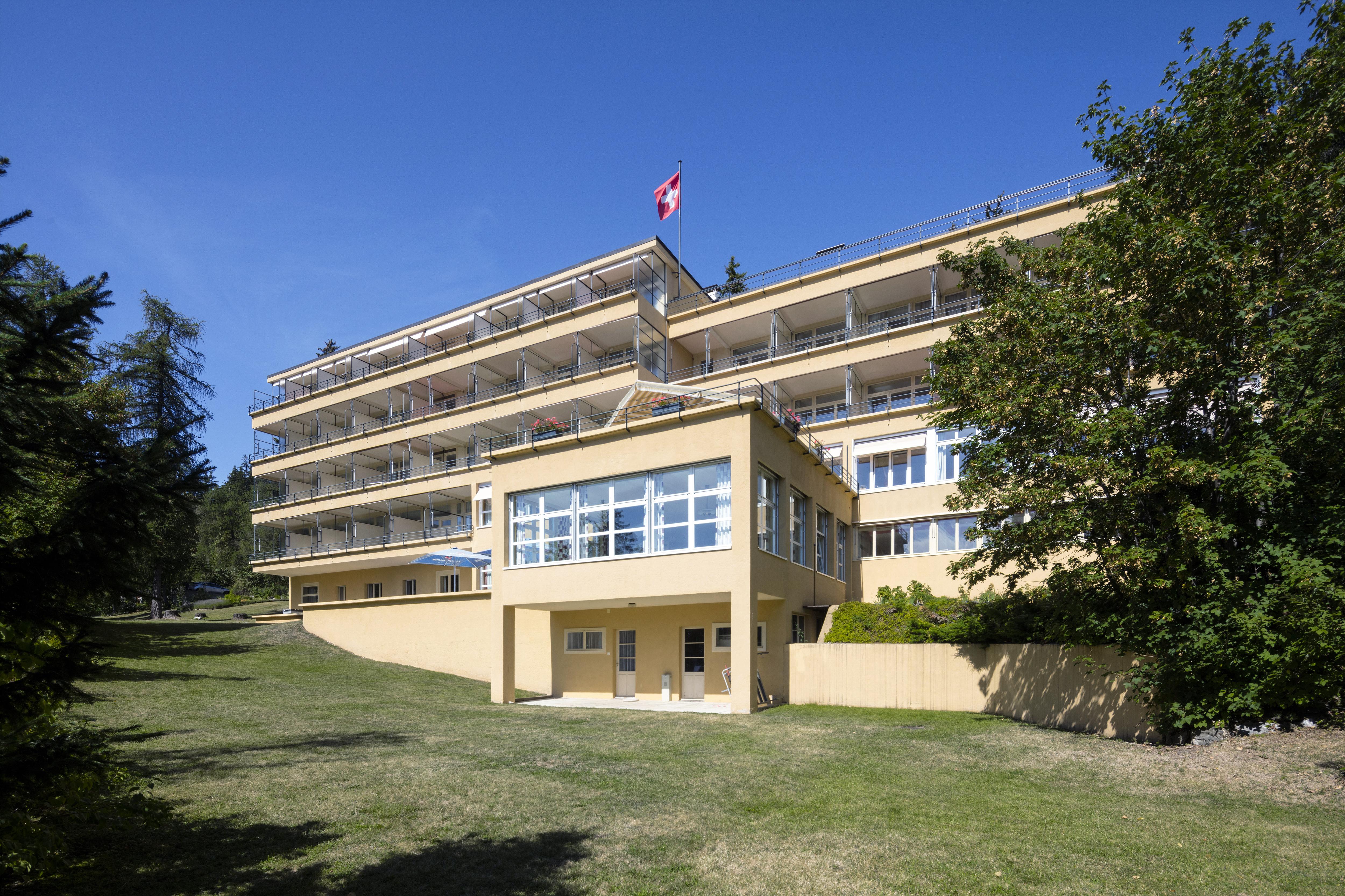 Crans-Montana Youth Hostel Exterior photo