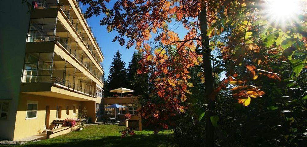 Crans-Montana Youth Hostel Exterior photo