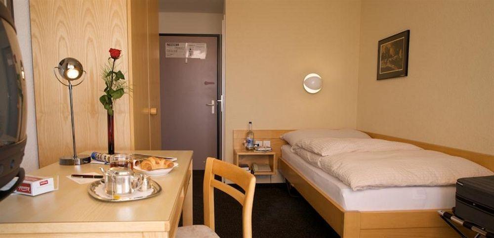 Crans-Montana Youth Hostel Exterior photo