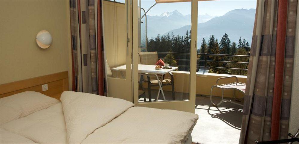 Crans-Montana Youth Hostel Exterior photo