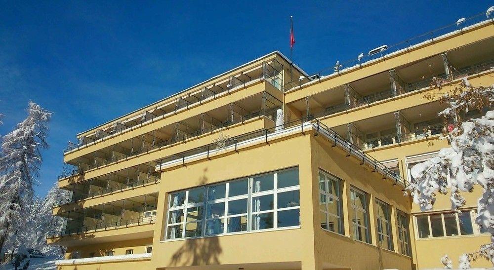 Crans-Montana Youth Hostel Exterior photo